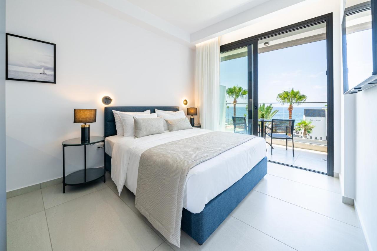 Waterside Sea View Apartments 파포스 외부 사진