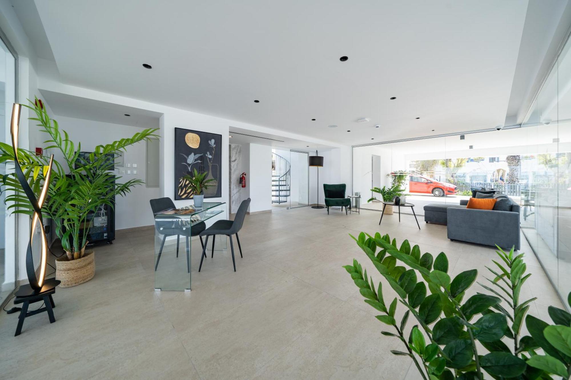 Waterside Sea View Apartments 파포스 외부 사진