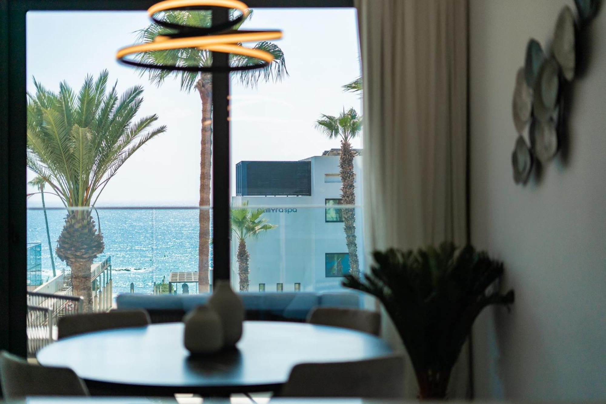 Waterside Sea View Apartments 파포스 외부 사진