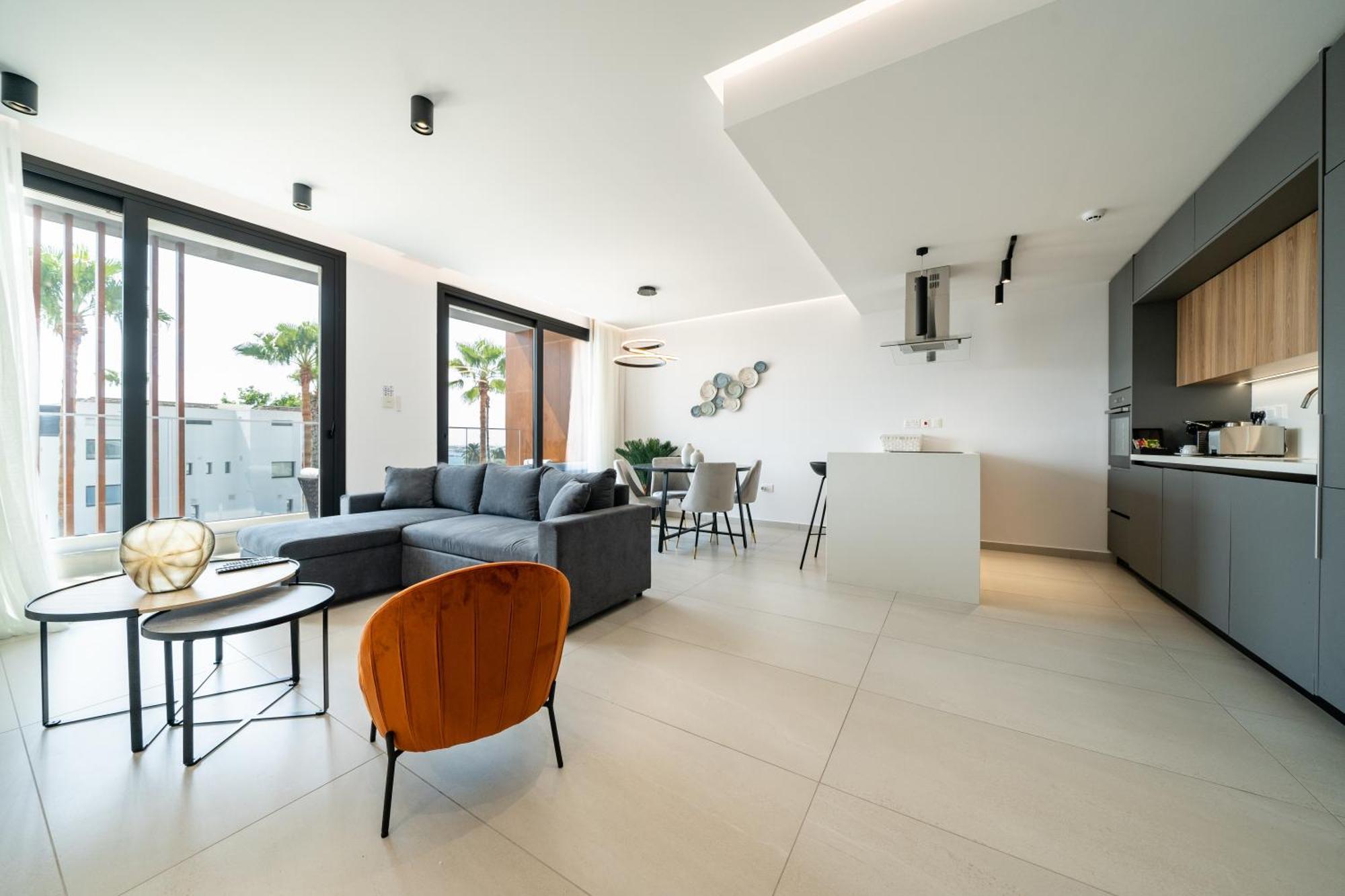 Waterside Sea View Apartments 파포스 객실 사진