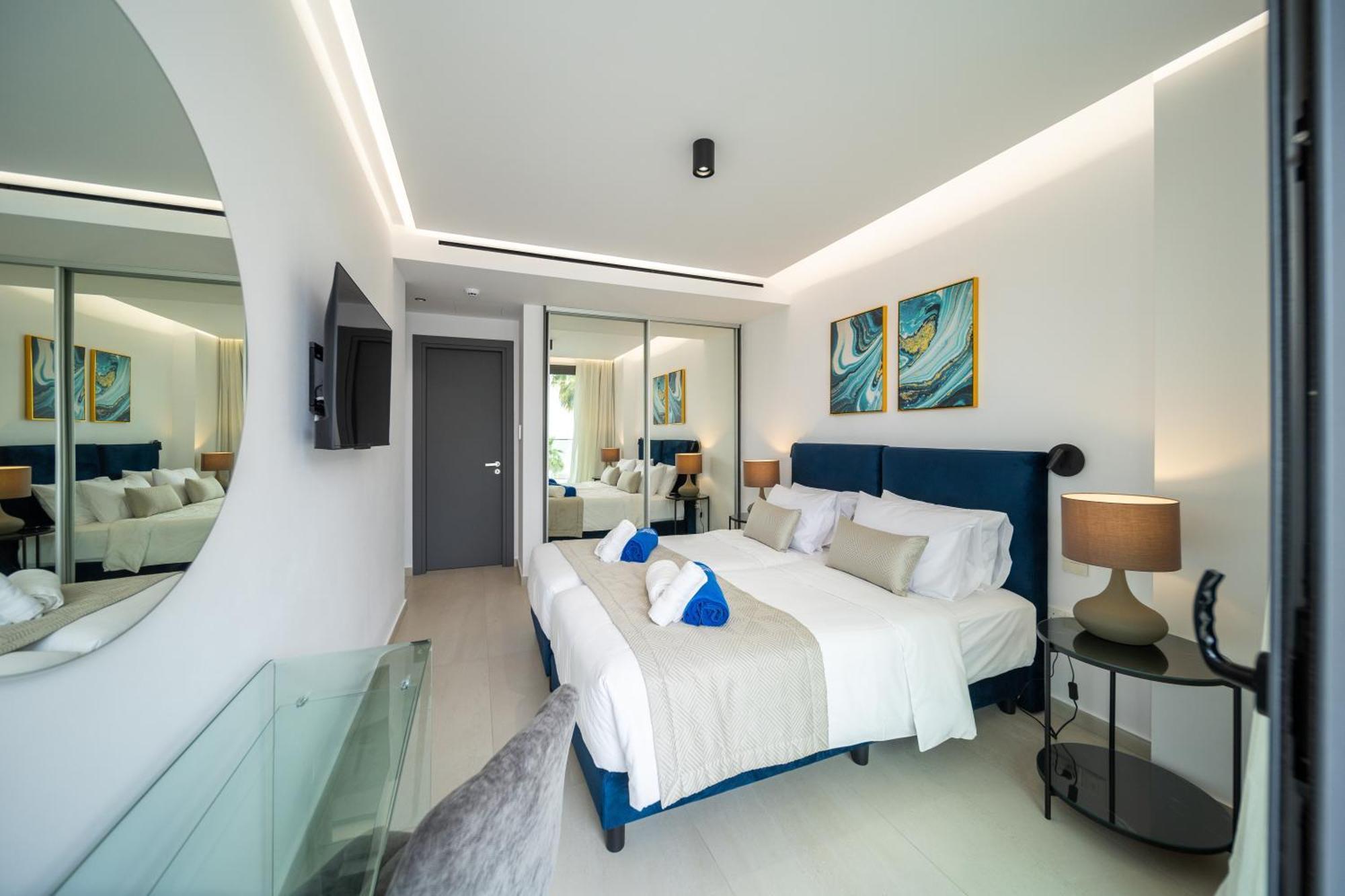 Waterside Sea View Apartments 파포스 외부 사진