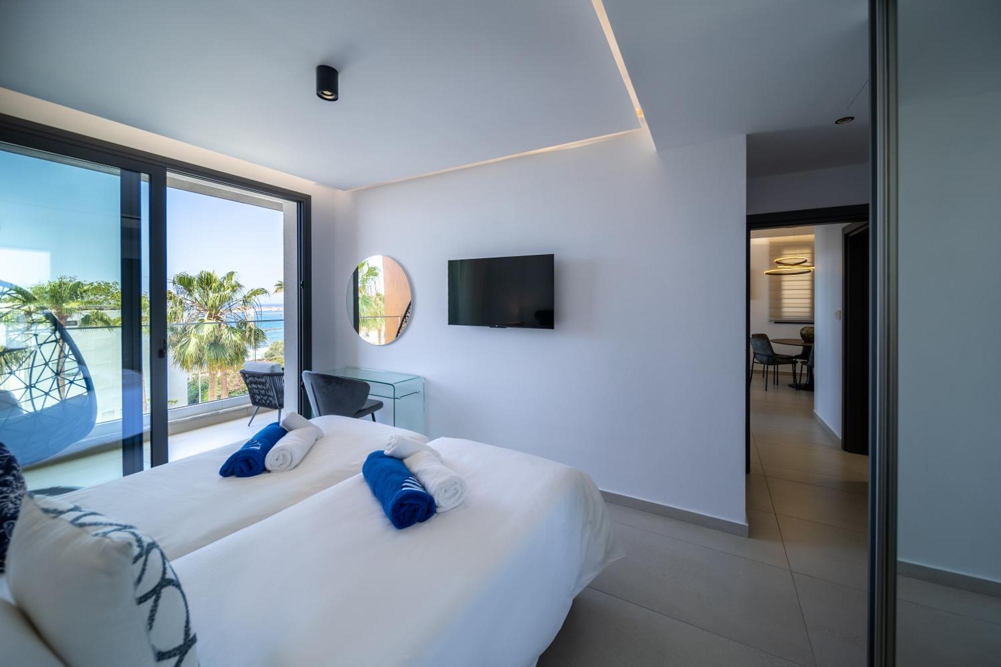 Waterside Sea View Apartments 파포스 외부 사진