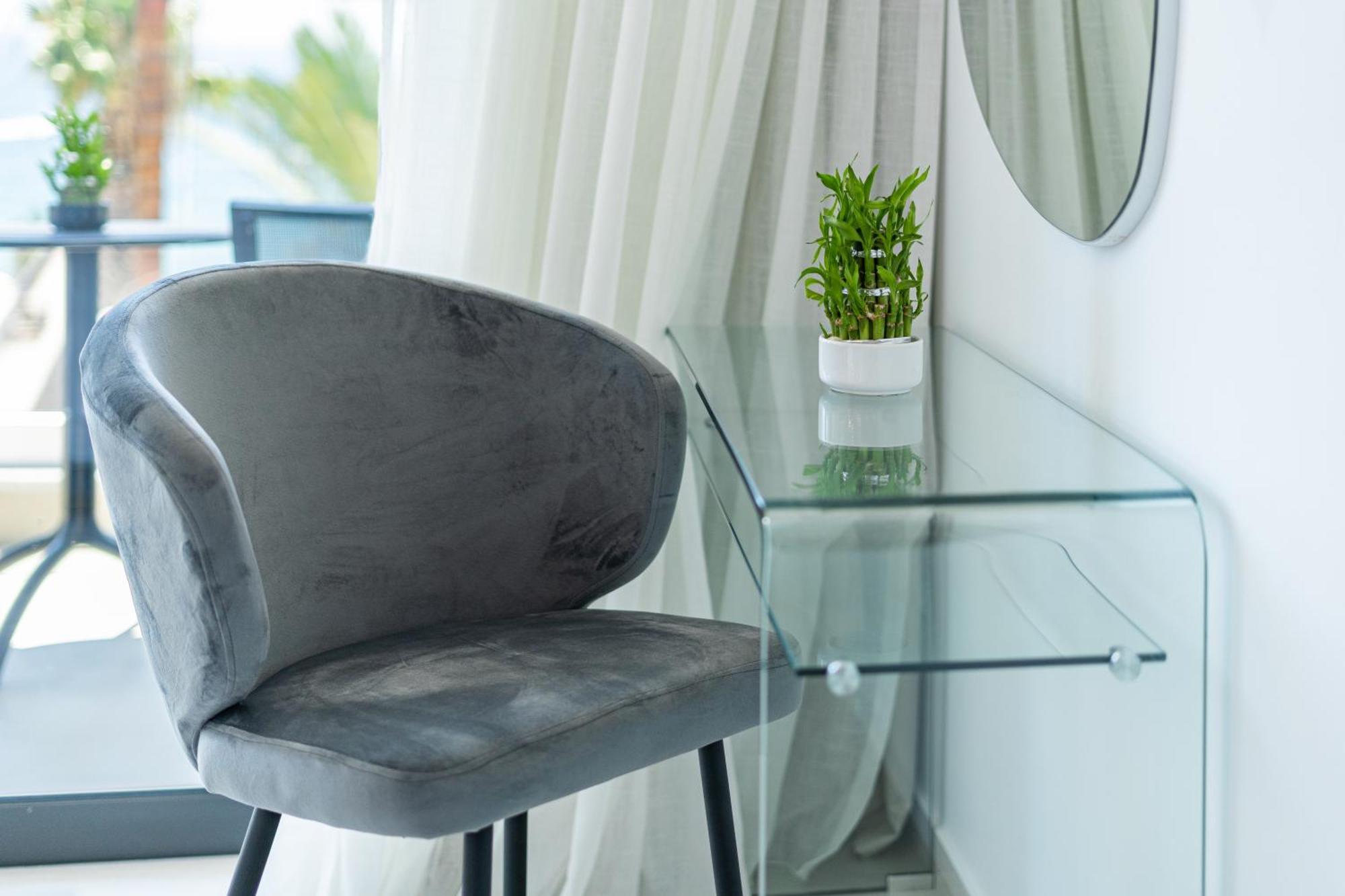 Waterside Sea View Apartments 파포스 외부 사진